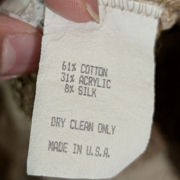 Neiman Marcus Tan Crewneck Sweater with Elegant Knit Design - Picture 4 of 7